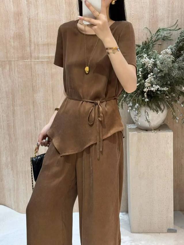 Copper-Ammonia Silk Drape Suit Is Elegant And Comfortable To Wear. Imported Sand