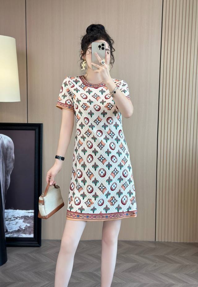 Re-Order New Style Hot Style Recommendation Lv New Dress Lv Latest Color Super B