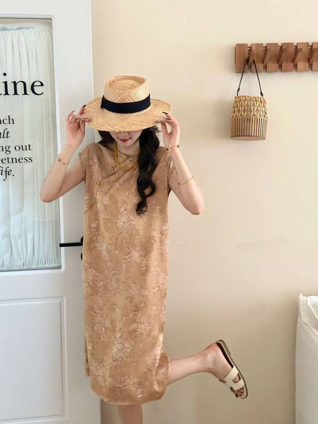 High-Grade And Elegant Chinese Style Buttoned Xiangyun Yarn Dress In The Cracks