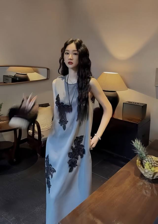 Hot Item Coming Hepburn Style High-End Embroidered Sleeveless High-Grade Gray Lo