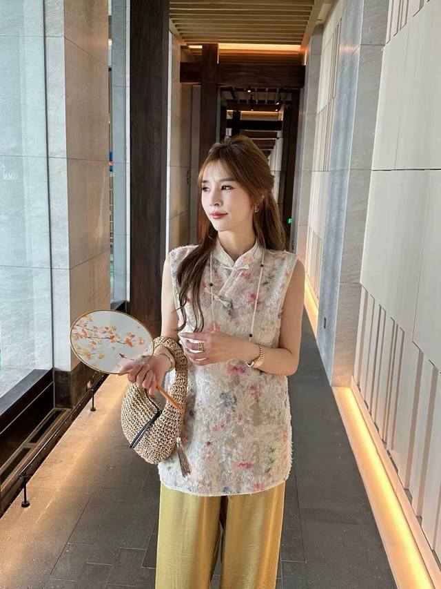 Encounter Poetic Romance This Sleeveless Vest Is Like A Dream Poem The Colorful