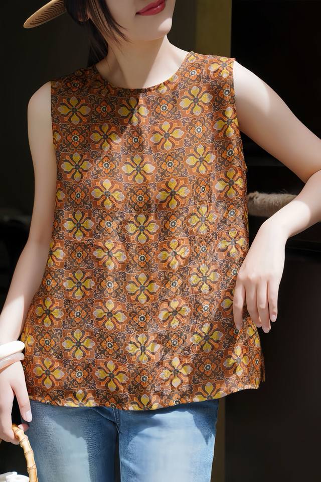 Invincible Hot-Selling Retro Chinese Round-Neck Back Button Four-Leaf Clover Top