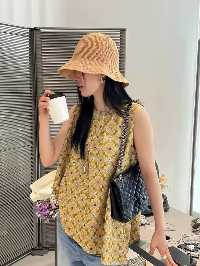 Invincible Hot-Selling Retro Chinese Irregular Four-Leaf Clover Top Is Dignified
