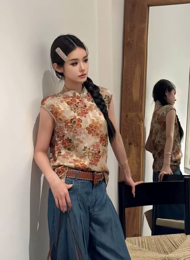 The Best-Selling Chinese Jacquard Stand-Up Collar Flower Top Has Elegant Floral