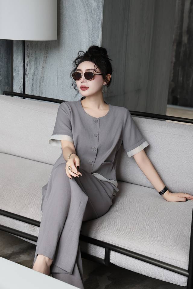 Spring And Summer New Style, Stylish, Age-Reducing, Versatile, Casual, Thin Tops
