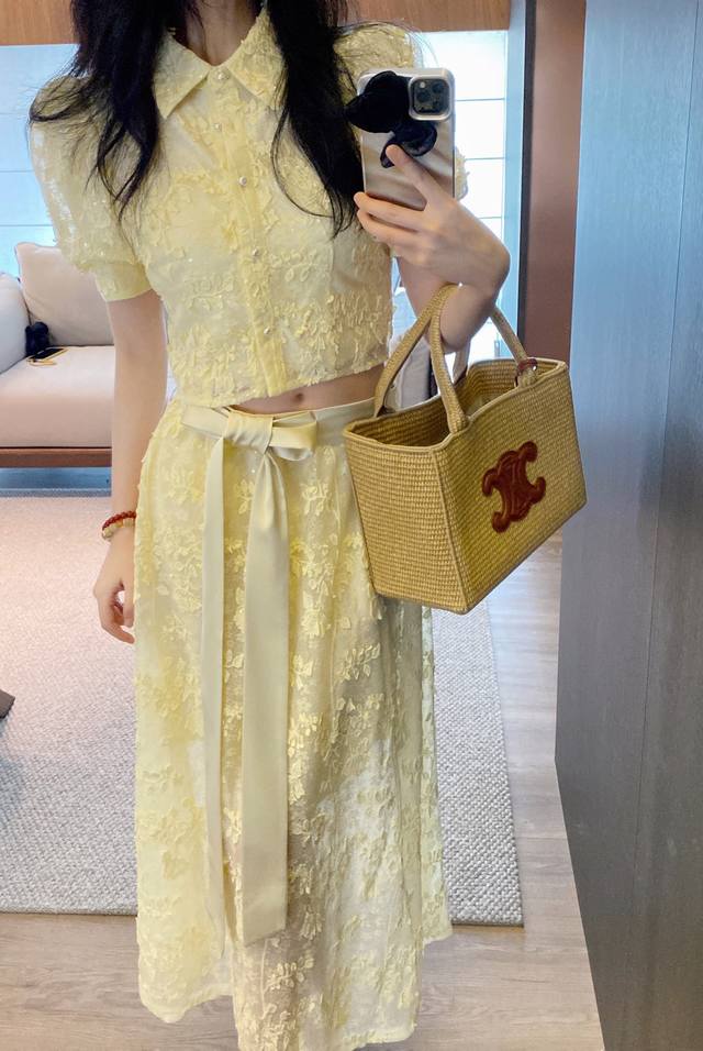 Temperament Celebrity Style Elegant Exquisite Embroidery Petal Suit Two Colors S
