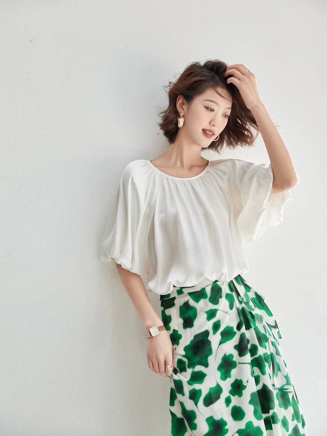 Hot Sale New Special Fabric Pearl Satin Texture Silk Lantern Sleeve Short Sleeve