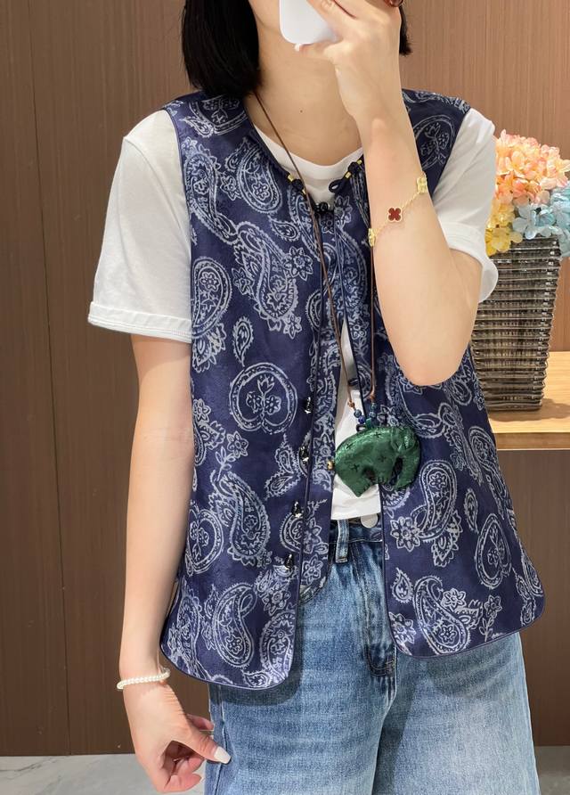 Hot Sale New Item New Chinese Style Handmade Buttoned Cashew Flower Silk Jacquar