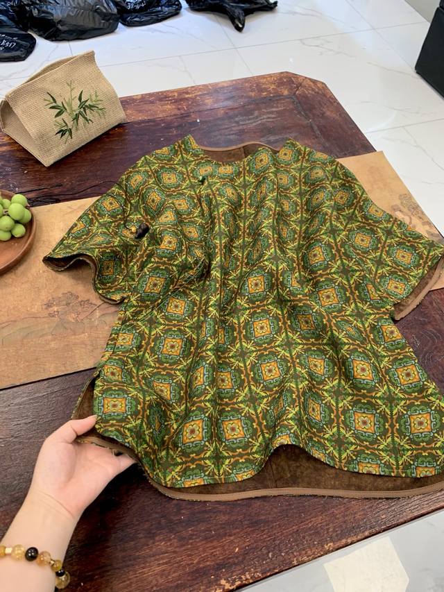 Rayon Crown Wrinkled Bottom Top