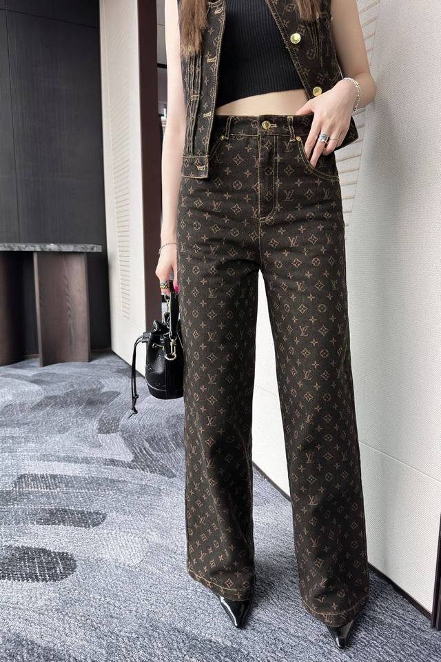 l A Series Of Classic Denim Pants With Old Flower Patterns Yb Laser Printing