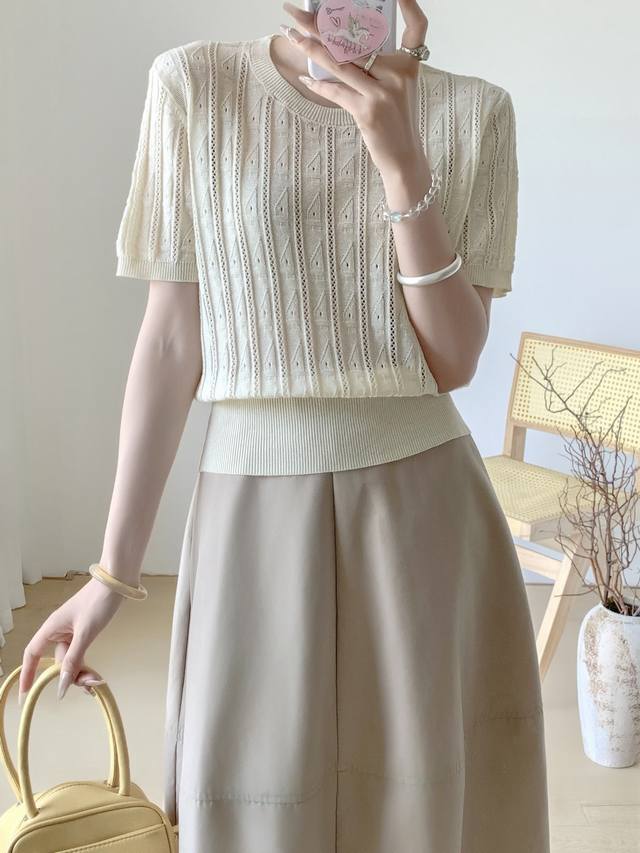 High-Grade Pure Color Vertical Stripes Hollow Thin Short-Sleeved Knitted Sweater