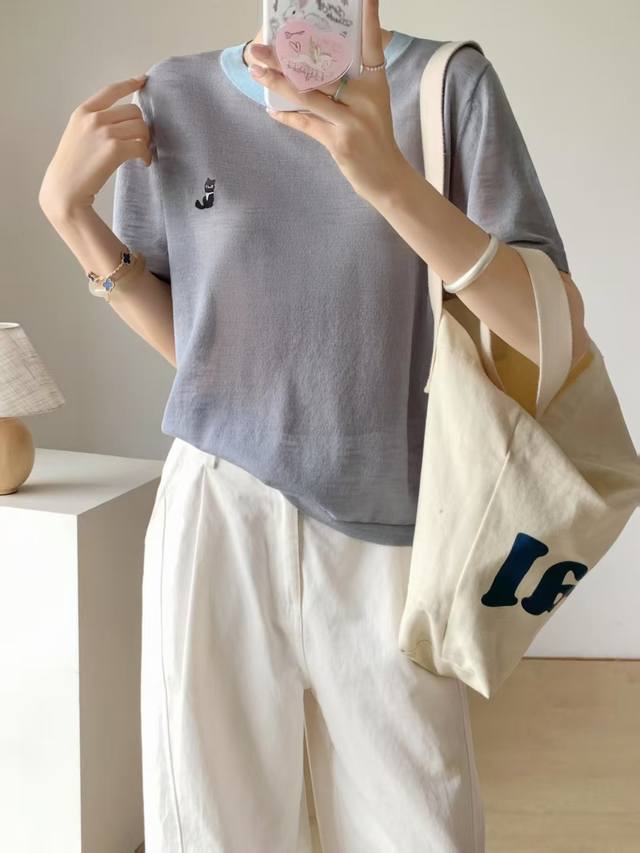 Three-Dimensional Embroidery Simple, Light And Breathable Round Neck Short-Sleev