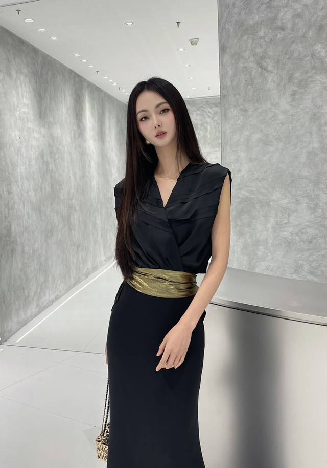 High-End V-Neck Gold Waisted Blouse Classic Color, Calm And Elegant V-Neck Desig