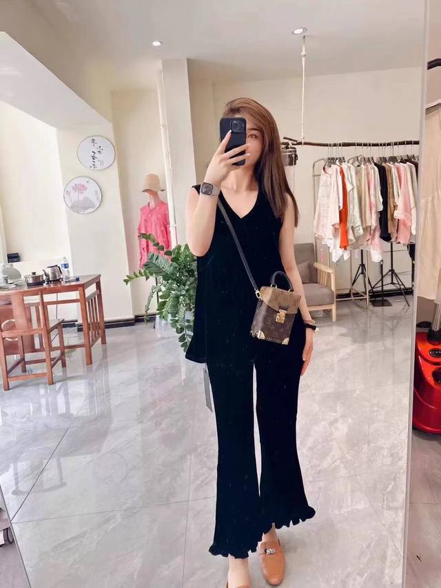 This Hot-Selling Pants Must Be Made Of Stretch Silk Velvet Fabric. The Stretch S