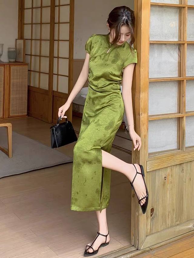 High-Grade Satin Butterfly Jacquard Skirt With Oriental Elegance. Soft And Delic