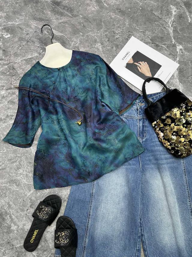 Hot Sale 100% Silk Xiangyun Yarn Top The Exquisite Neckline Design Highlights Th