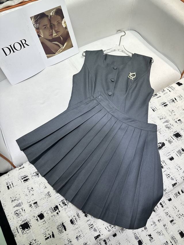 dio* 25Ss New Vest Top Pleated Skirt Suit Letter Brooch Decoration Fashion Ag