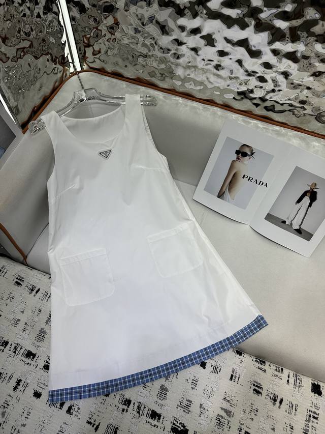 prada* 25Ss New Sleeveless Vest Dress Classic Triangle Brand Decoration Botto