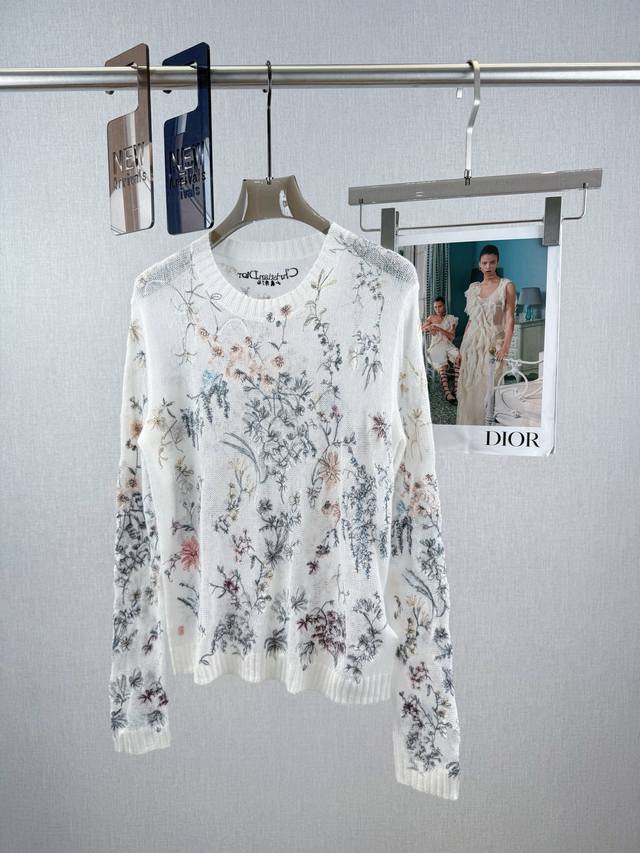 c D Mohair Thin Floral Pullover 27% Mulberry Silk 26% Mohair 26% Alpaca 21% N