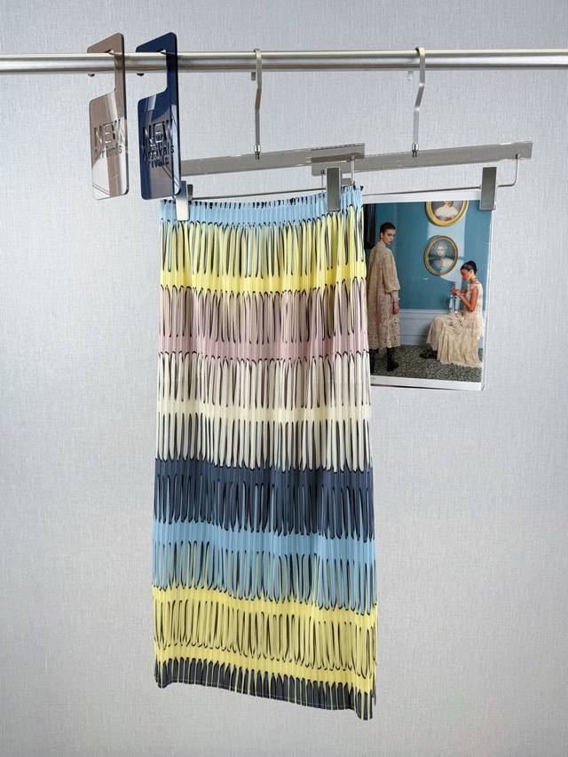 Niche Contrast Color Pleated Skirt 100% Polyester Fiber Is Wrinkle-Resistant, We