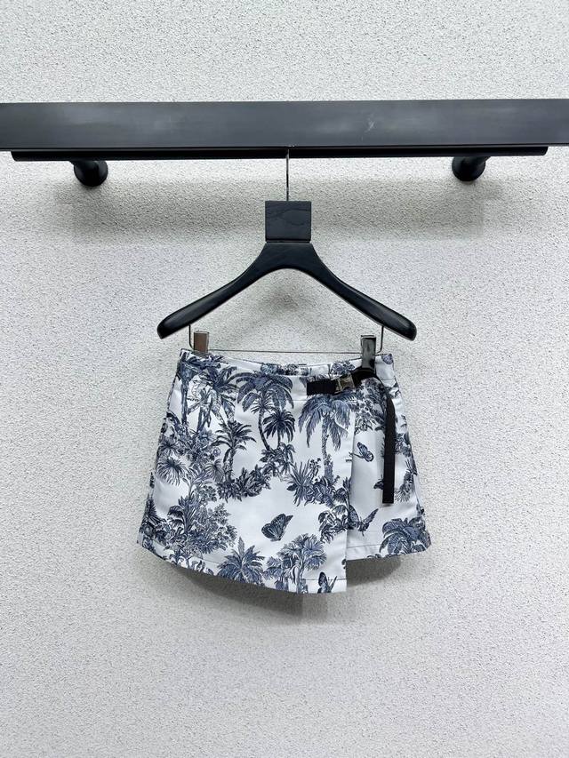 d's Series Of Butterfly Jacquard Shorts And Skirts. The Jacquard Version Is A