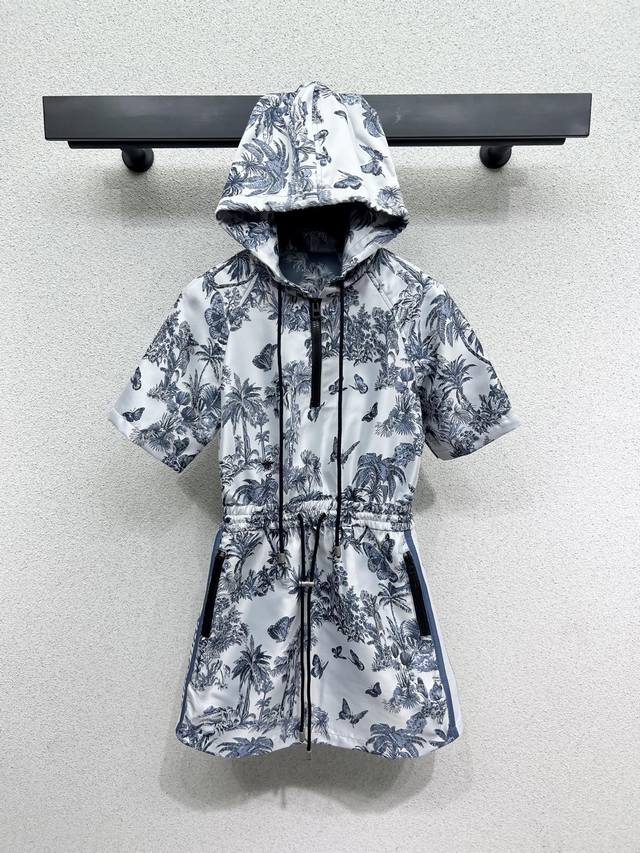 d's Series Of Butterfly Jacquard Short-Sleeved Dresses. The Jacquard Version