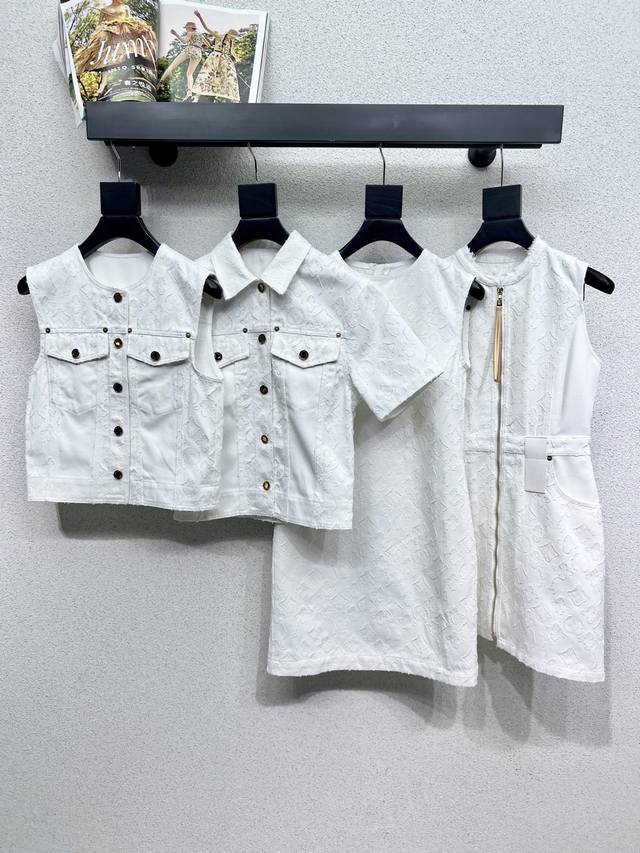 l A Series Of Jacquard Denim Short-Sleeved Tops And Jackets. The Whole Series