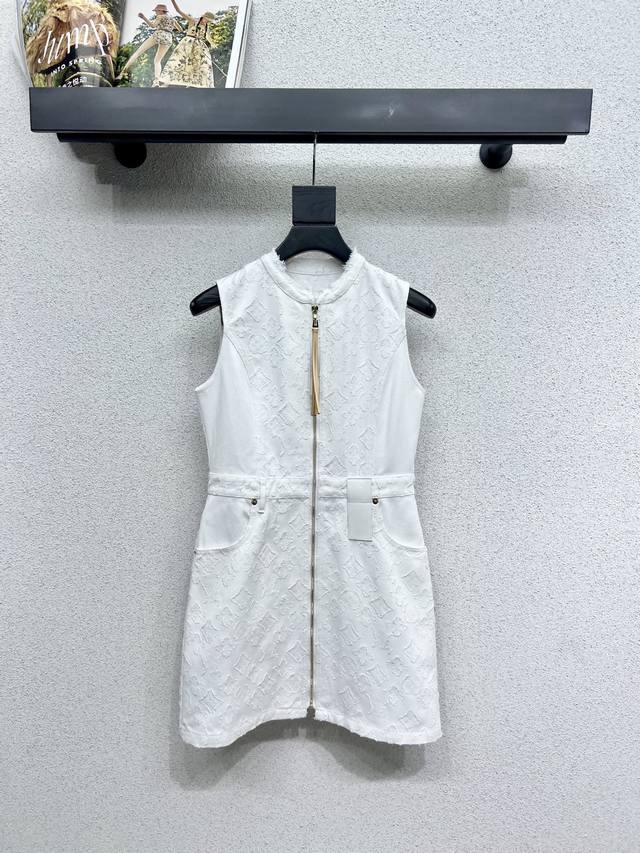 l Series Of Jacquard Denim Sleeveless Dresses. The Whole Series Is So Beautif