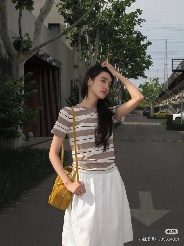 mimi*2025 New Round Neck Striped Short-Sleeved Top Original Development High-