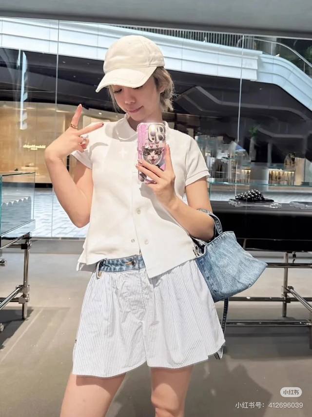 Alexander Wang25 Lapel Short-Sleeved Button-Down Top With A Casual And Lazy Styl