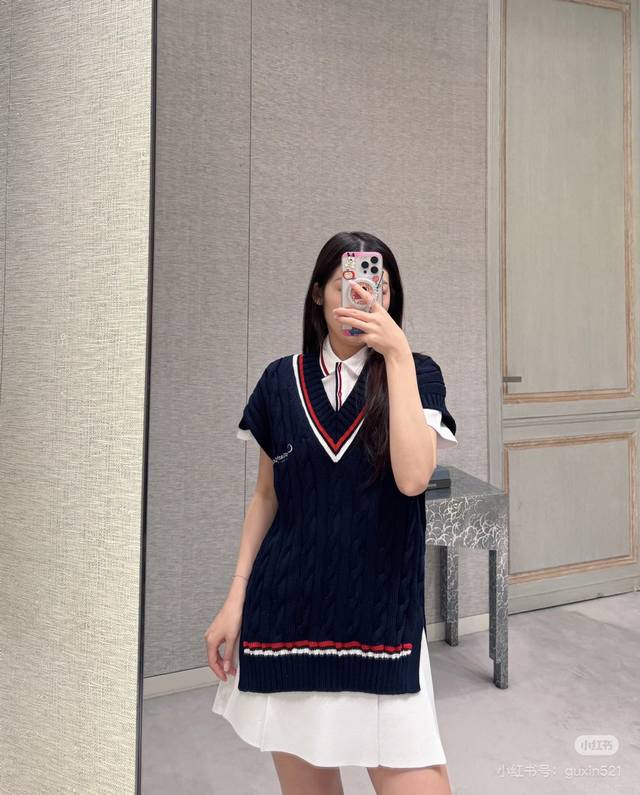dio* New Style Contrast Color V-Neck College Style Knitted Sweater Original D