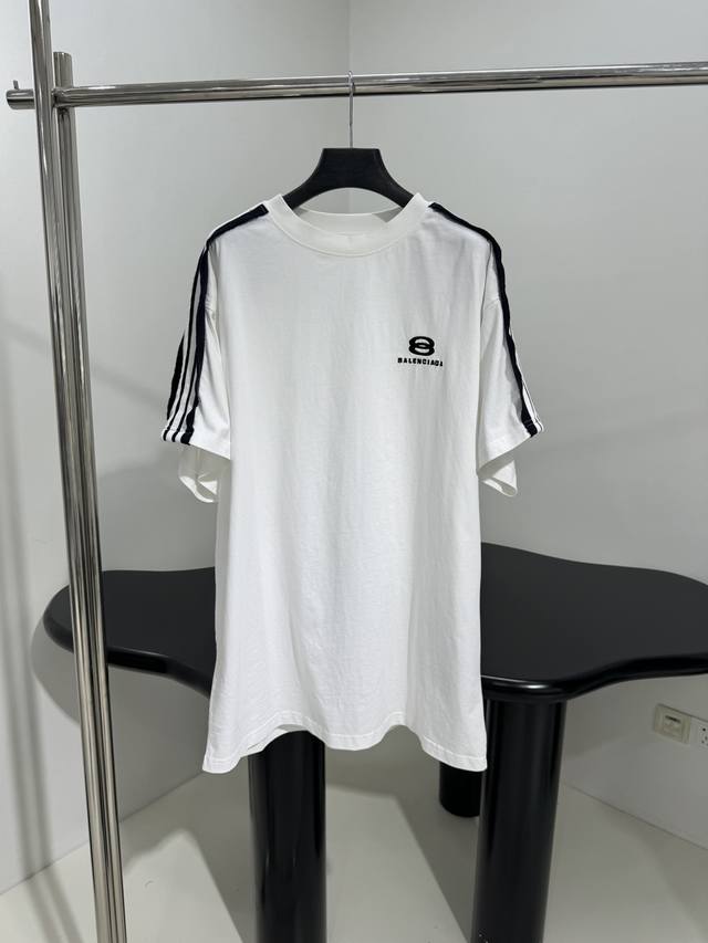 New Unity Sports Icon T-Shirt With Silhouette Homogenous Jersey Contrast Stripes