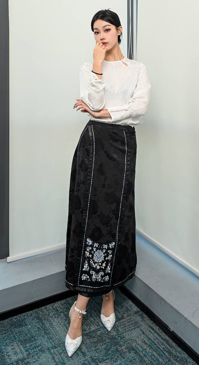 Embroidered Jacquard Chinese Style Horse Skirt Viscose Fabric Waist Adjustable S