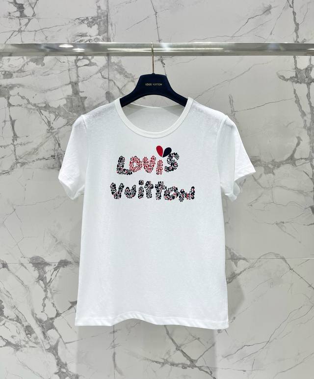 17717# Louisvuitto* Flocked Heart T-Shirt, Simple And Elegant Style Brand Log