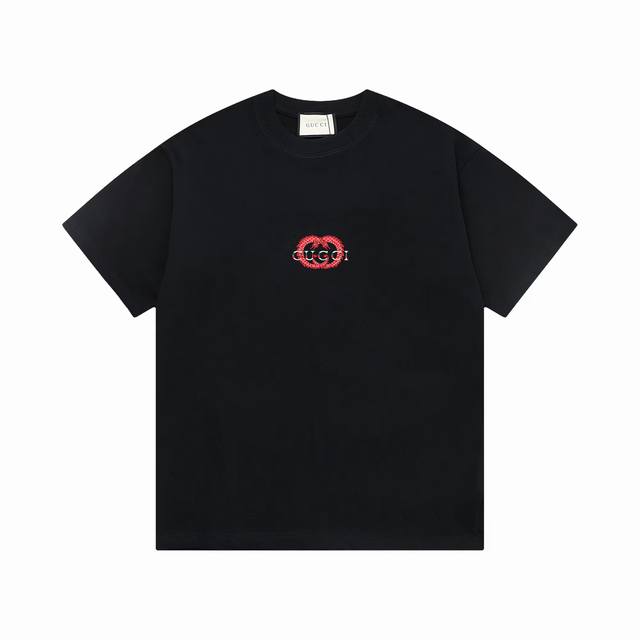 gucci New T-Shirt On Sale Gucci Logo Print Reverse Label Design On The Back 1