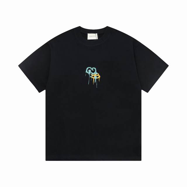 gucci New T-Shirt On Sale Gucci Logo Print Reverse Label Design On The Back 1
