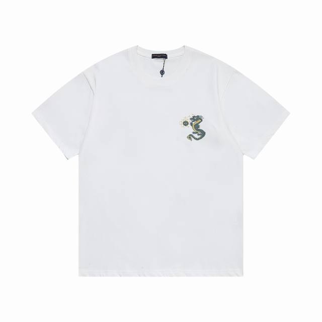 lv New Lvjia T-Shirt With Lv Logo Printed On The Back. 1:1 High Quality 100%