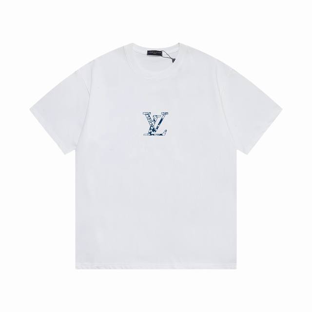 lv New Lvjia T-Shirt With Lv Logo Printed On The Back. 1:1 High Quality 100%