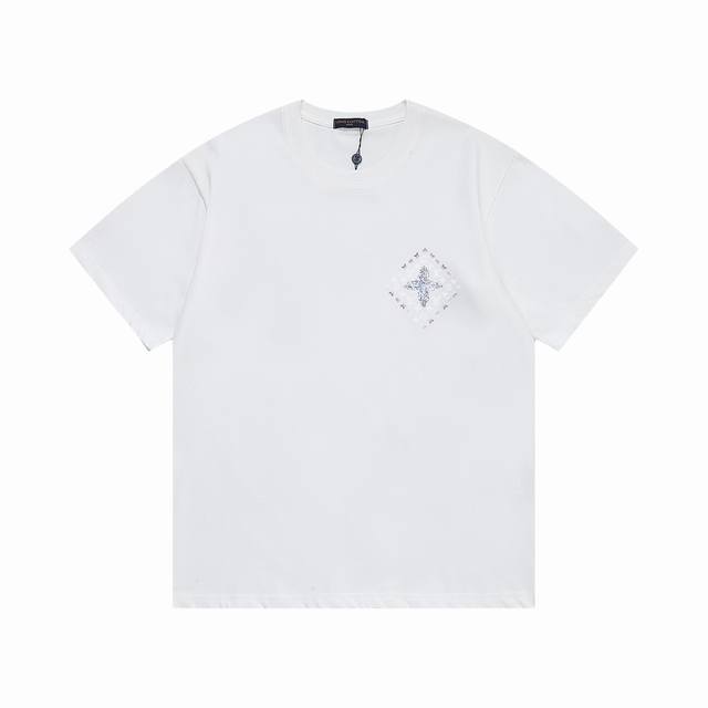 lv New Lvjia T-Shirt With Lv Logo Printed On The Back. 1:1 High Quality 100%