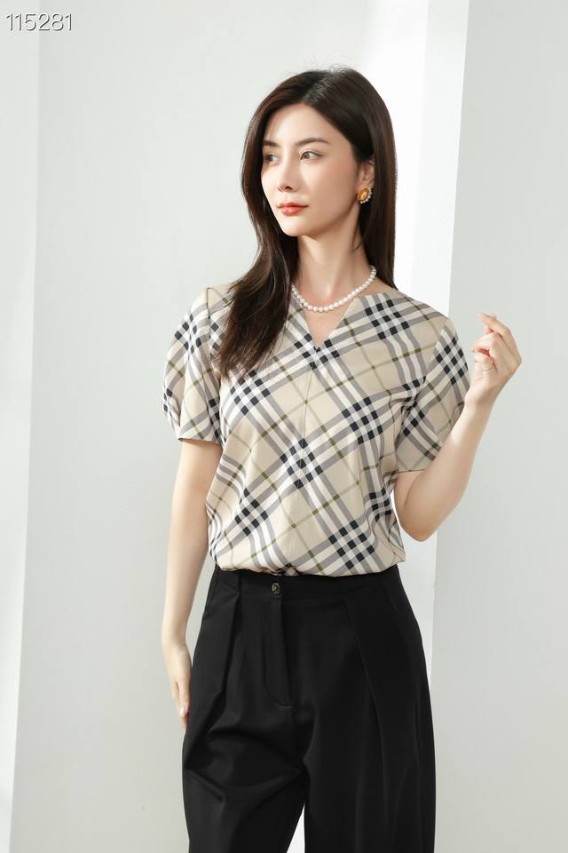 b Home B New Round V-Neck Short-Sleeve Spring Is Here. If You Want To Find A