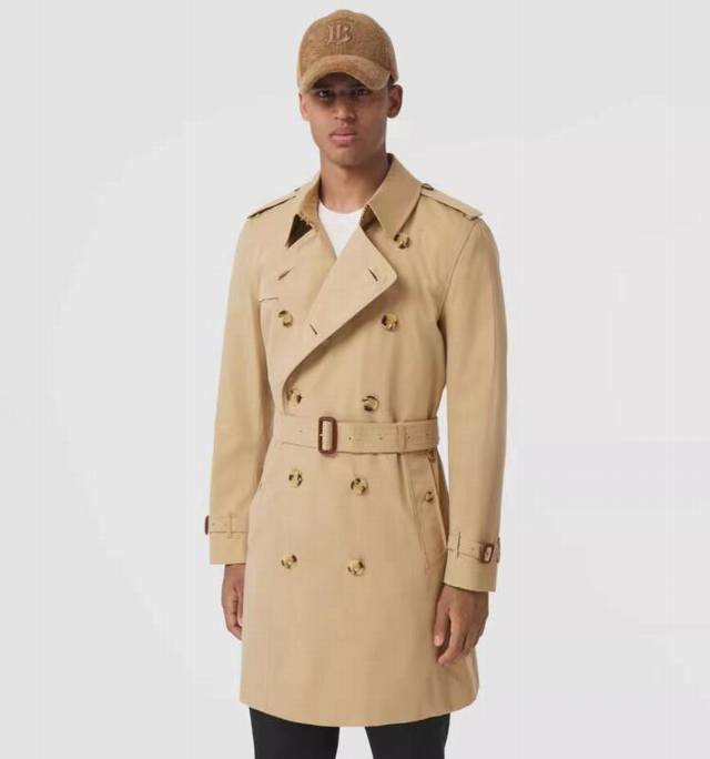 Men's Original Trench Coat From B&Q With A Slim Fit And Selected Resin Buttons.