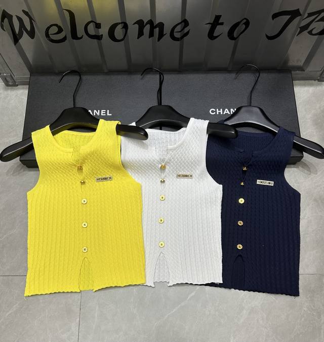 New Product Online Style Number: 29202# #Xiangxiang Button Hollow Vest Real Shot