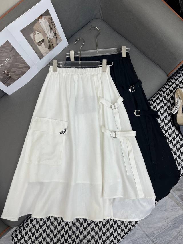 New Release 25Ss New Pleated Skirt Side Buckle Design Triangle Label Decoration