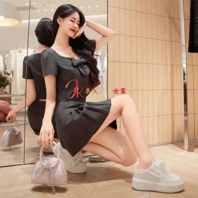 Suit Haute Couture 25 Summer New French Style Elegant Chain Bow Top Gray Pleated