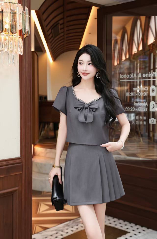 Suit Haute Couture 25 Summer New French Style Elegant Chain Bow Top Gray Pleated