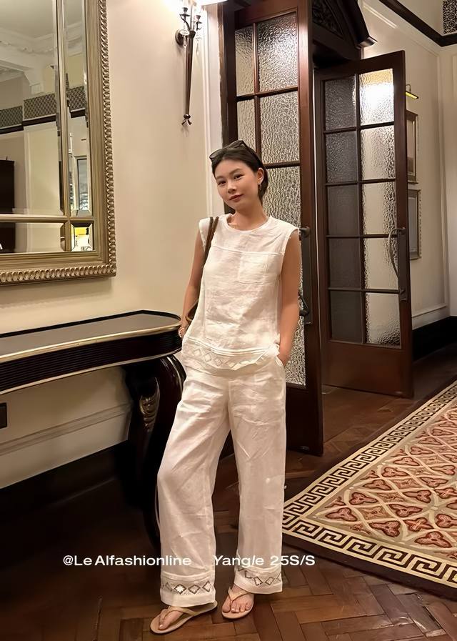 Suit Hot Item Is Coming High-Grade Embroidered Round Neck Top + Elastic Linen Su
