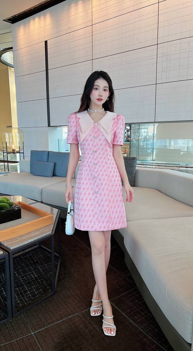 2025 Summer Contrast Color Doll Collar Dress This Is A Slim And Fashionable D