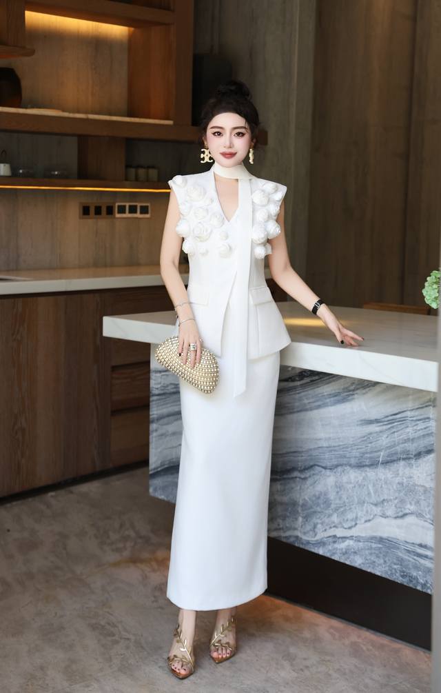 25 New Summer High-End Custom-Made Style, Elegant Lady, Heavy Rose Sleeveless