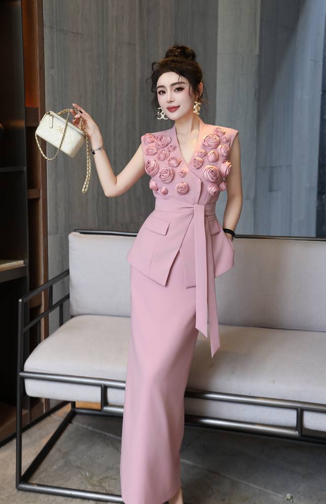 25 New Summer High-End Custom-Made Style, Elegant Lady, Heavy Rose Sleeveless