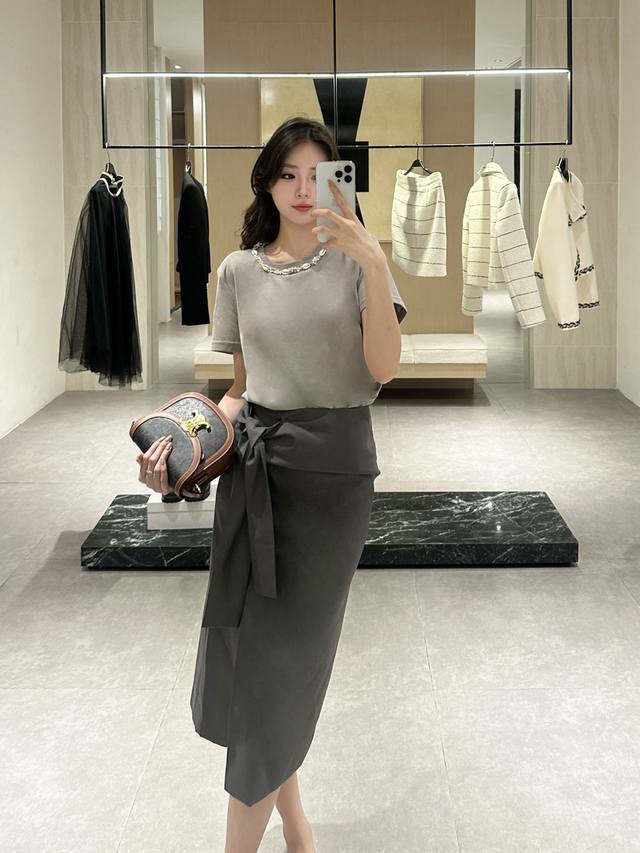 Hot-Selling Suits Are Out In Large Quantities. The Main Product Is European Good